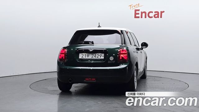 Mini Cooper 5Door Standard 3rd - фото 2