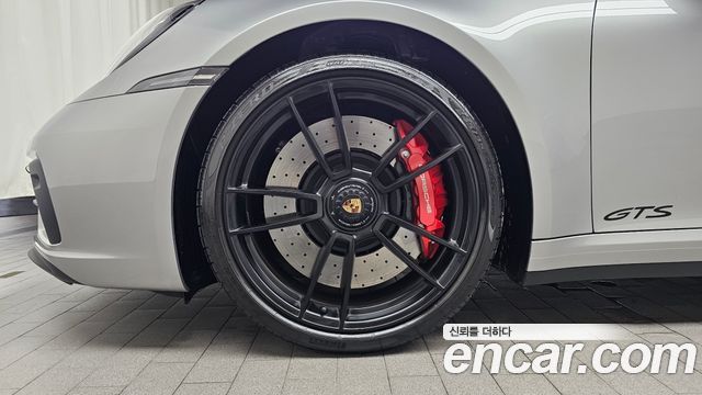 Porsche 911 Carrera 4 GTS Cabriolet - фото 4