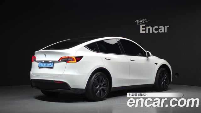 Tesla Model Y RWD - фото 1