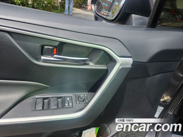 Toyota RAV4 5-го поколения 2.5 2WD Hybrid - фото 4
