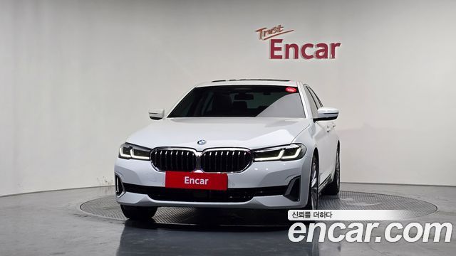 BMW 5-Series G30 530i xDrive Luxury - фото 2