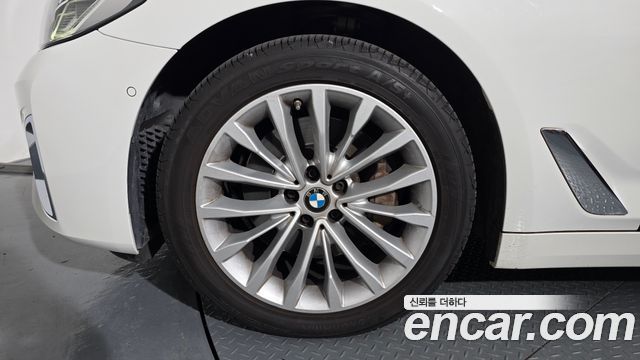 BMW 5-Series G30 530i xDrive Luxury - фото 4