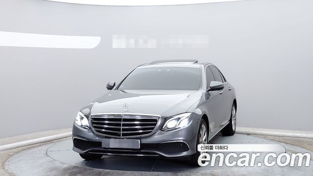 Mercedes-Benz E-Class W213 E300 Exclusive - фото 0