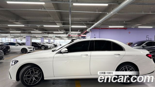 Mercedes-Benz E-Class W213 E220d 4MATIC AMG Line - фото 4