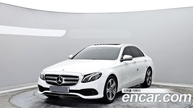 Mercedes-Benz E-Class W213 E300 Avantgarde - фото 0