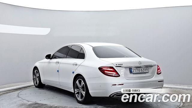 Mercedes-Benz E-Class W213 E300 Avantgarde - фото 1