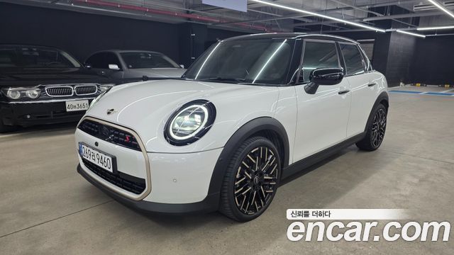 Mini Cooper 4-го поколения 5 Door Favoured - фото 0