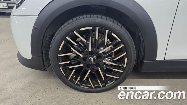 Mini Cooper 4-го поколения 5 Door Favoured - фото 4
