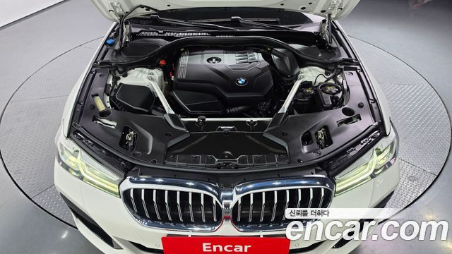 BMW 5-Series G30 520i M Sport - фото 4
