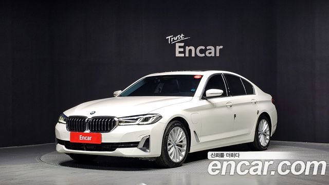 BMW 5-Series G30 530e Luxury - фото 0