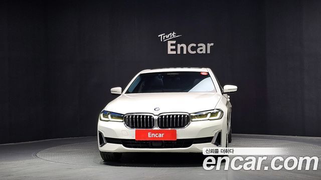 BMW 5-Series G30 530e Luxury - фото 2