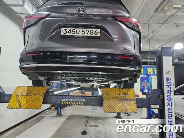 Toyota Sienna 4-го поколения 2.5 Hybrid 2WD - фото 1