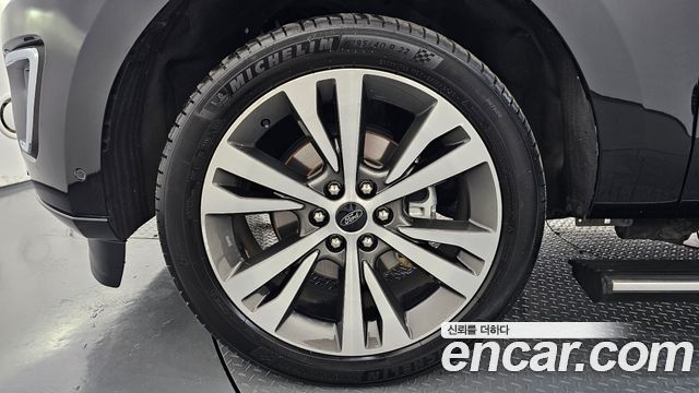 Ford Expedition Platinum 4WD 7Seater - фото 4