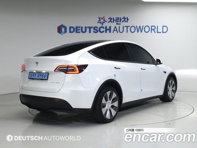 Tesla Model Y Long Range AWD - фото 1