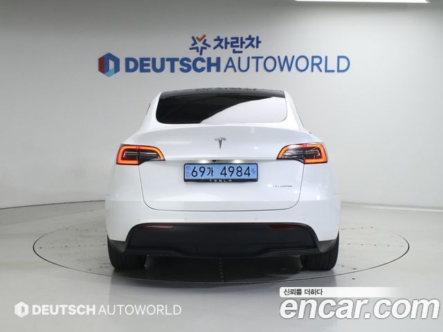 Tesla Model Y Long Range AWD - фото 3