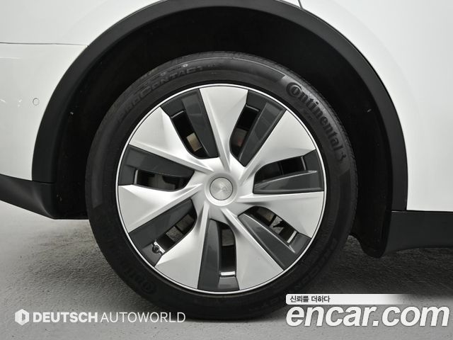 Tesla Model Y Long Range AWD - фото 4