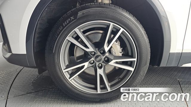 Audi Q5 FY 40 TDI Quattro - фото 4