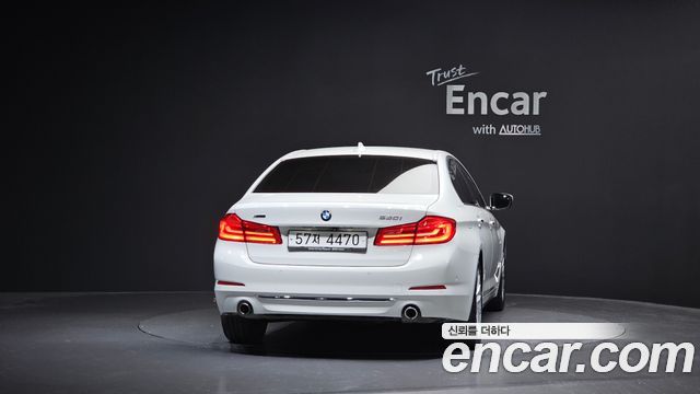 BMW 5-Series G30 530i xDrive Luxury Plus - фото 3