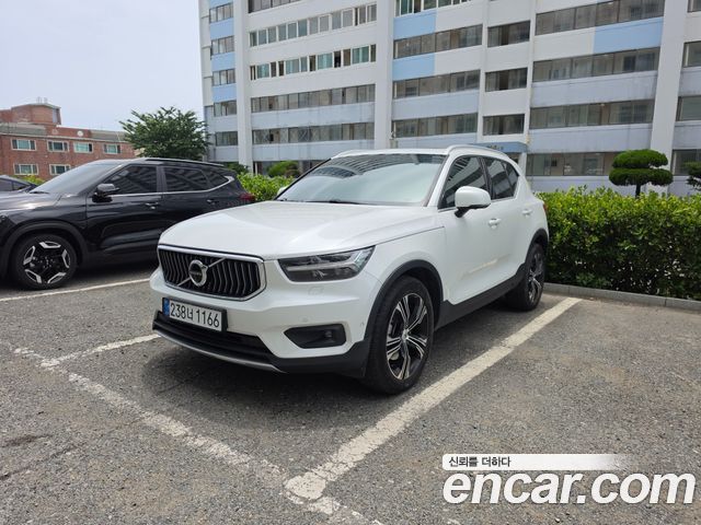 Volvo XC40 B4 Inscription - фото 0