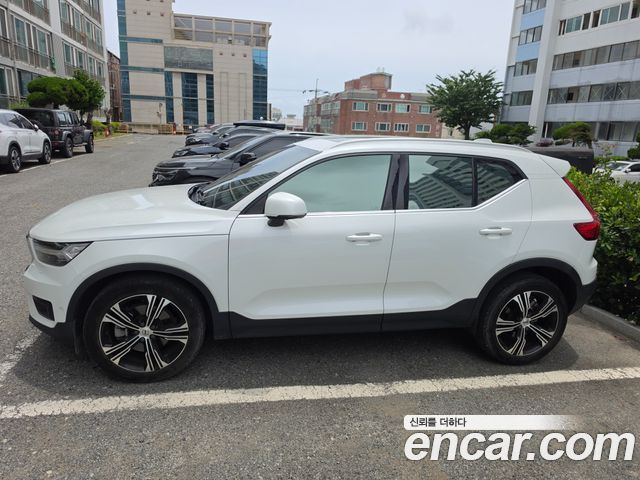 Volvo XC40 B4 Inscription - фото 2
