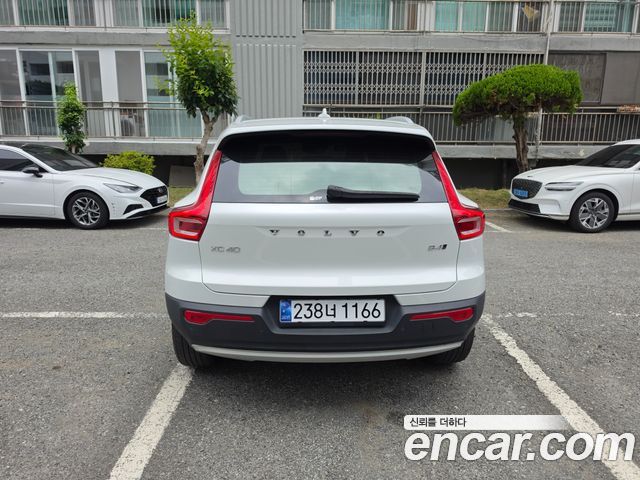 Volvo XC40 B4 Inscription - фото 3