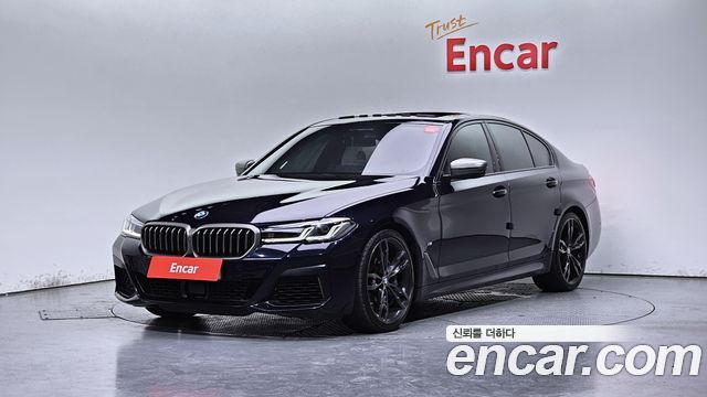 BMW 5-Series G30 M550i xDrive - фото 0