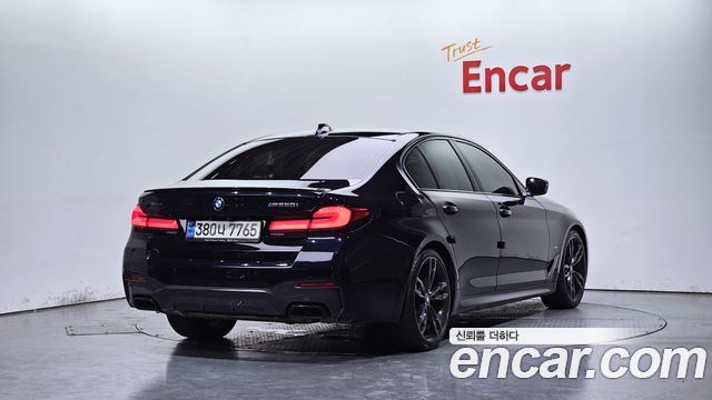 BMW 5-Series G30 M550i xDrive - фото 1