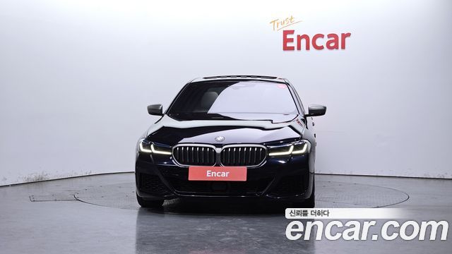 BMW 5-Series G30 M550i xDrive - фото 2