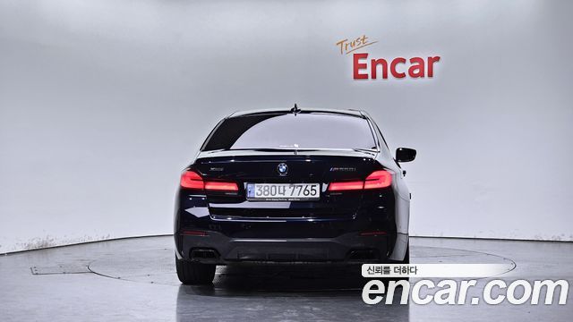 BMW 5-Series G30 M550i xDrive - фото 3