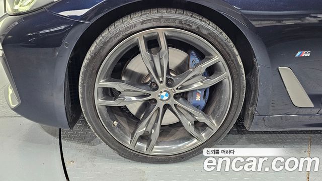 BMW 5-Series G30 M550i xDrive - фото 4