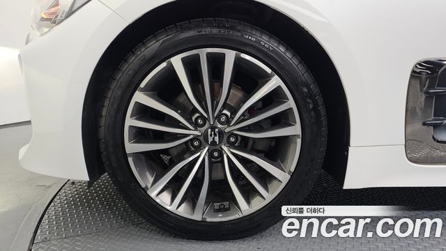 Kia Stinger 2.0 Turbo 2WD Prime - фото 4