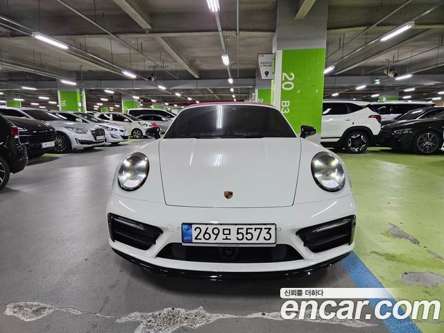 Porsche 911 Carrera 4 GTS Cabriolet - фото 0