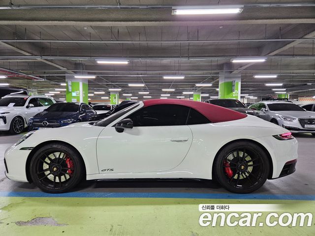 Porsche 911 Carrera 4 GTS Cabriolet - фото 1