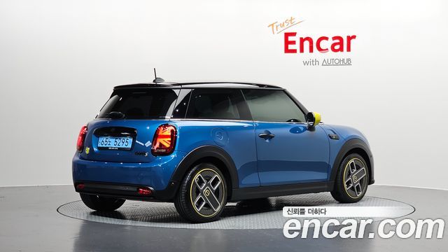 Mini Cooper SE Electric 3rd - фото 1