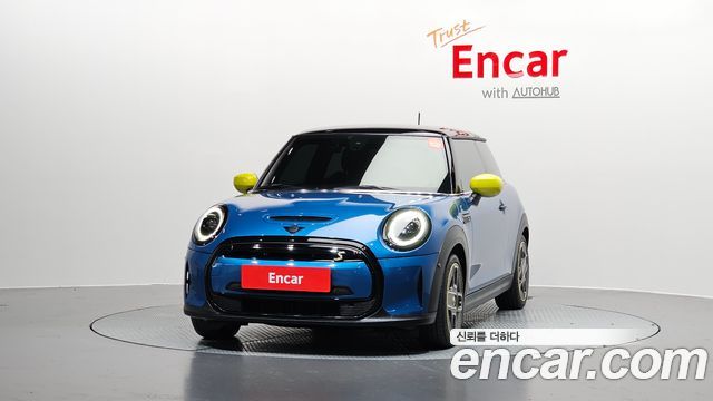 Mini Cooper SE Electric 3rd - фото 2