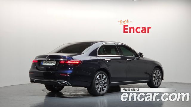 Mercedes-Benz E-Class W213 E350 4MATIC Exclusive - фото 1
