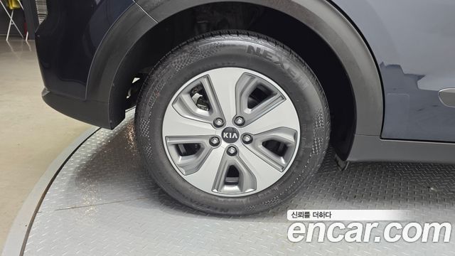 Kia Niro Prestige - фото 4