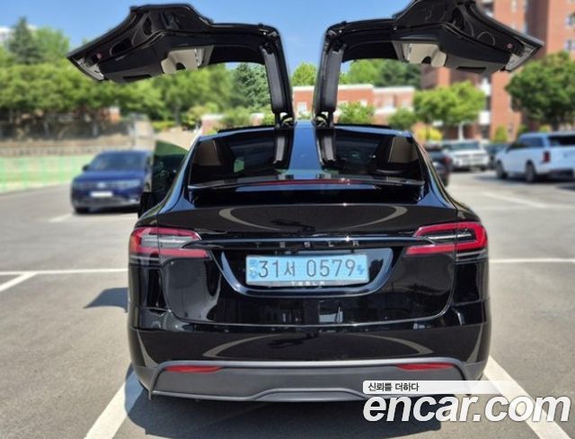 Tesla Model X AWD - фото 0