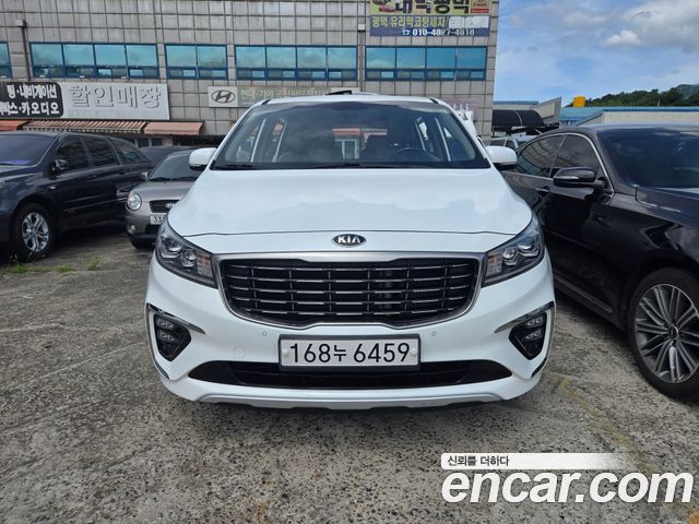 Kia Carnival Новый 7-Seater Limousine VIP - фото 0
