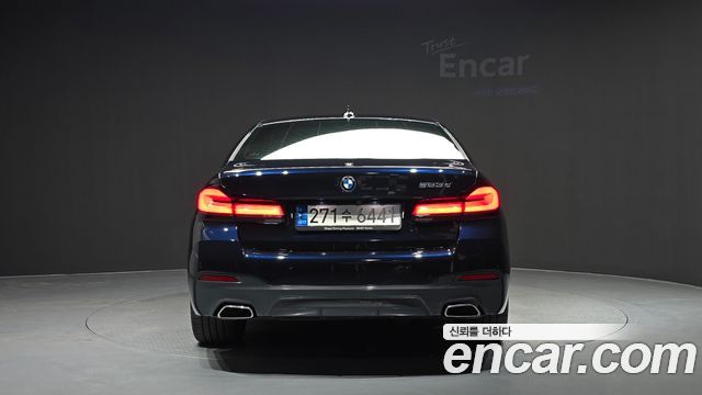 BMW 5-Series G30 523d M Sport - фото 3