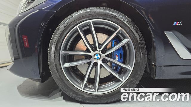 BMW 5-Series G30 523d M Sport - фото 4