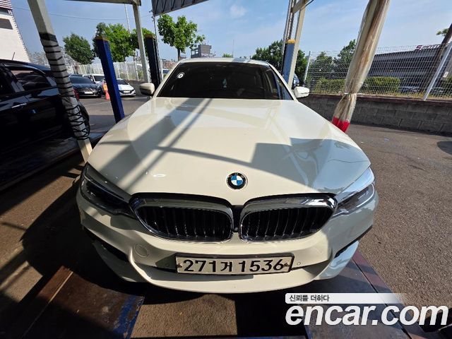 BMW 5-Series G30 520d M Sport Package Plus - фото 0