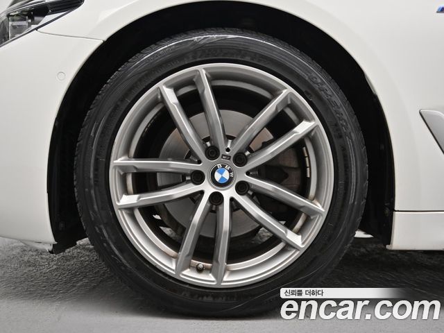 BMW 5-Series G30 520d M Sport Package Plus - фото 4
