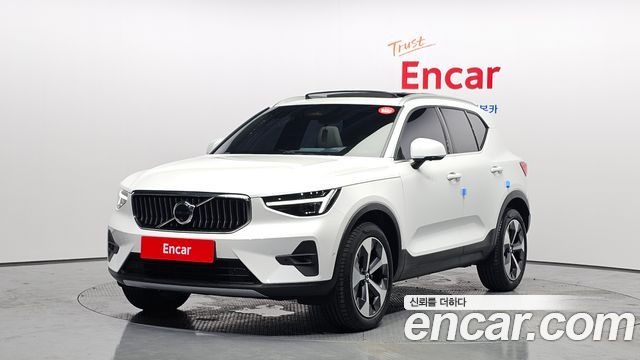 Volvo XC40 B4 Ultra Bright - фото 0