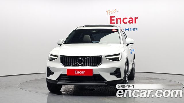 Volvo XC40 B4 Ultra Bright - фото 2
