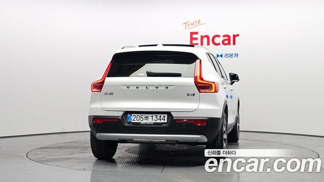 Volvo XC40 B4 Ultra Bright - фото 3