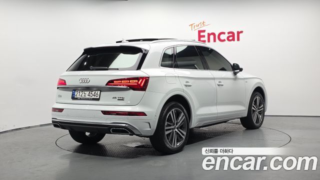 Audi Q5 FY 45 TFSI Quattro Premium - фото 1