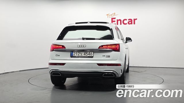 Audi Q5 FY 45 TFSI Quattro Premium - фото 3