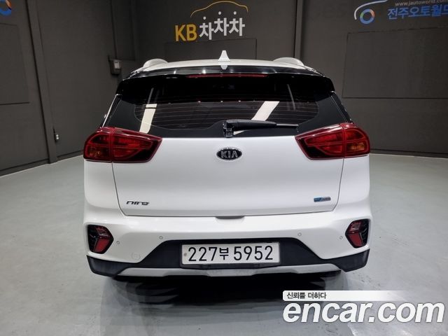 Kia Niro Новый 1.6 HEV Prestige - фото 2