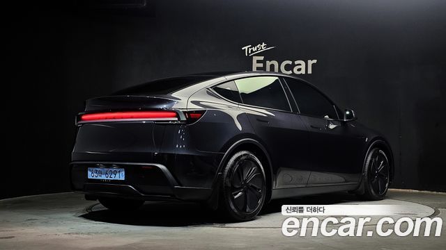 Tesla Model Y RWD - фото 1